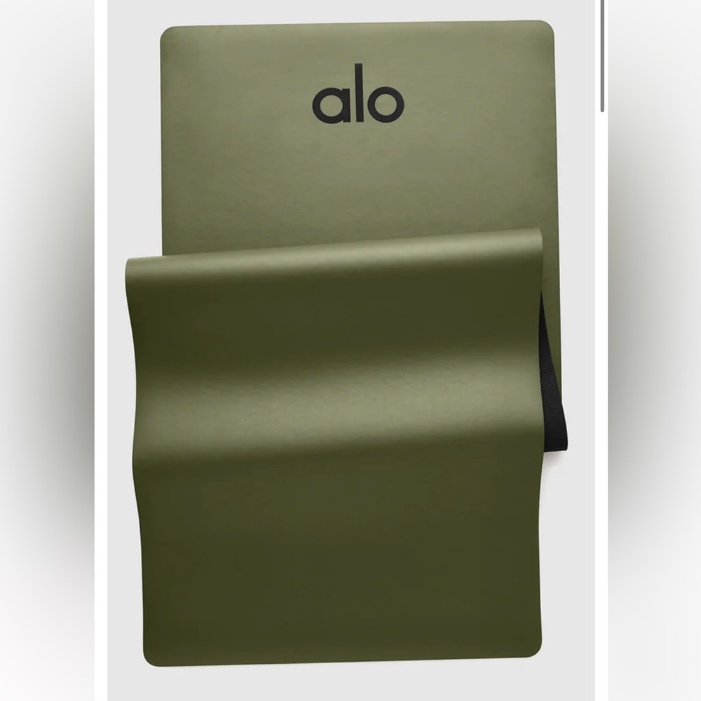 Alo Yoga Mat in Olive Green
